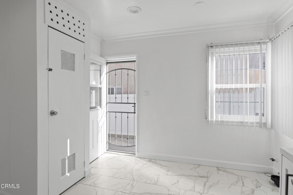 1131 Thompson Avenue Unit: 1