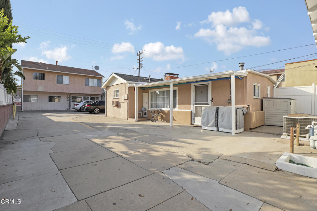 1131 Thompson Avenue Unit: 1