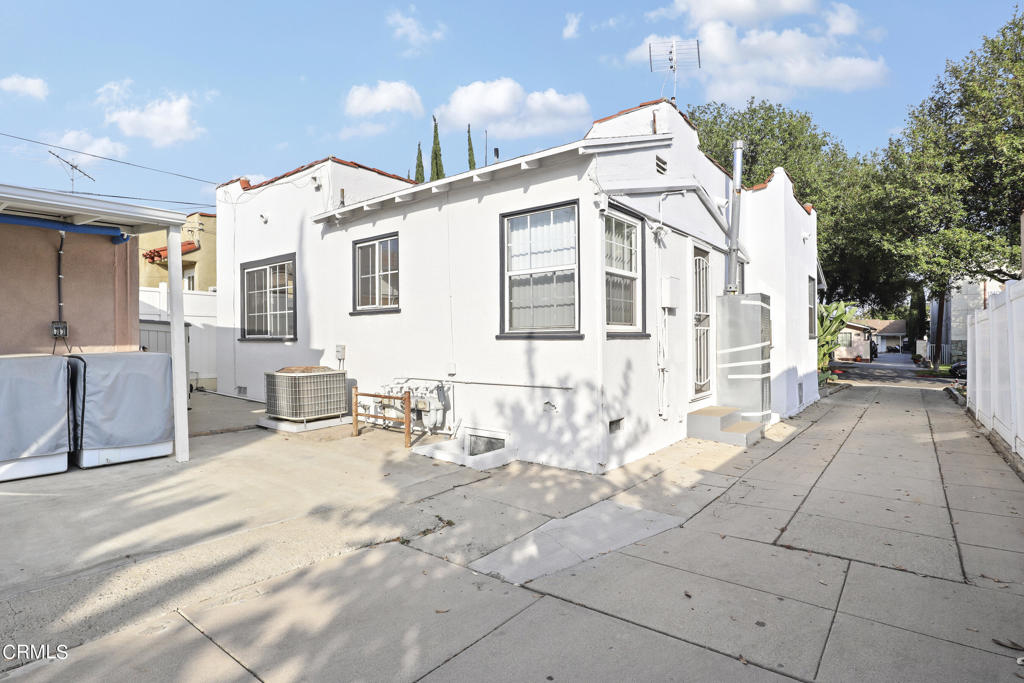 1131 Thompson Avenue Unit: 1
