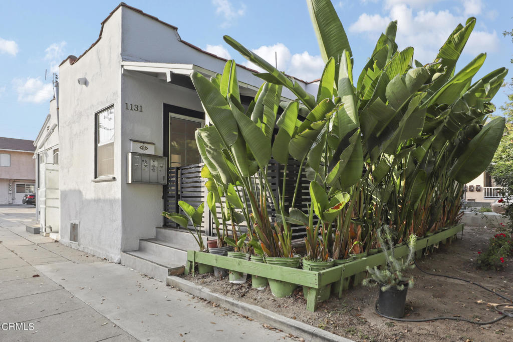 1131 Thompson Avenue Unit: 1