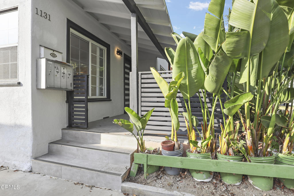 1131 Thompson Avenue Unit: 1
