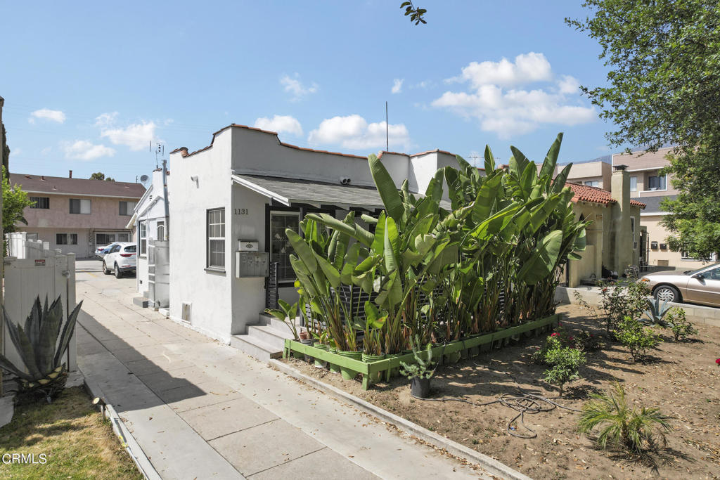 1131 Thompson Avenue Unit: 1