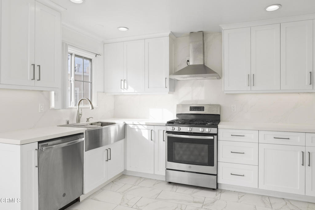 1131 Thompson Avenue Unit: 1