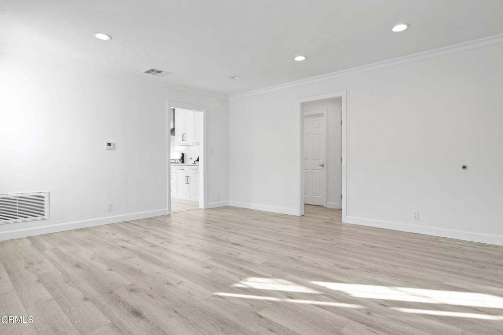 1131 Thompson Avenue Unit: 1