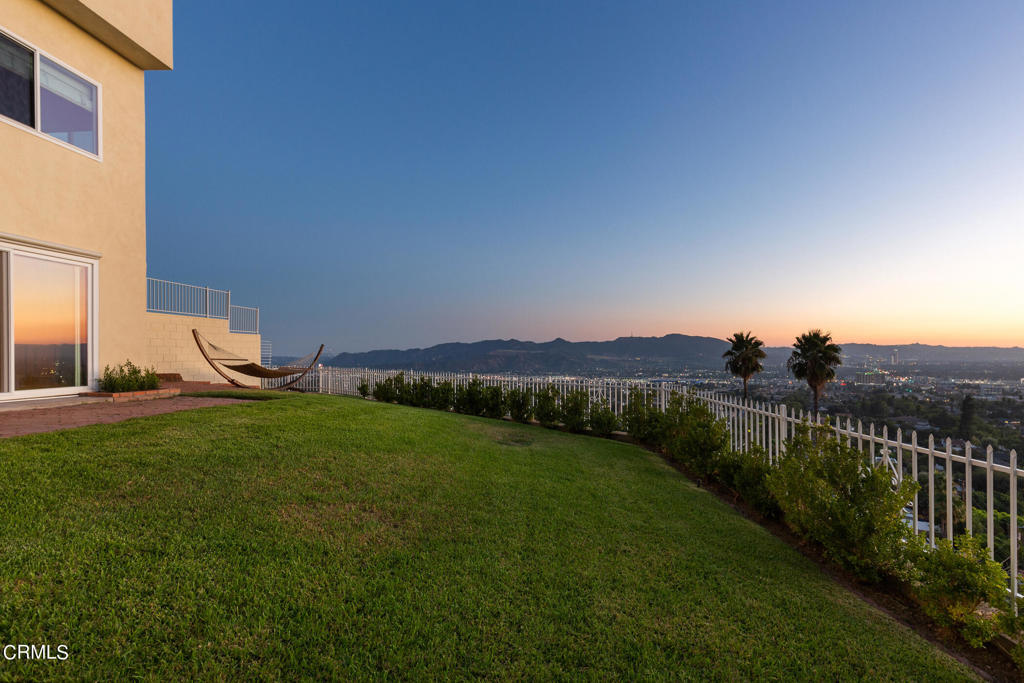 1234 E Tujunga Avenue