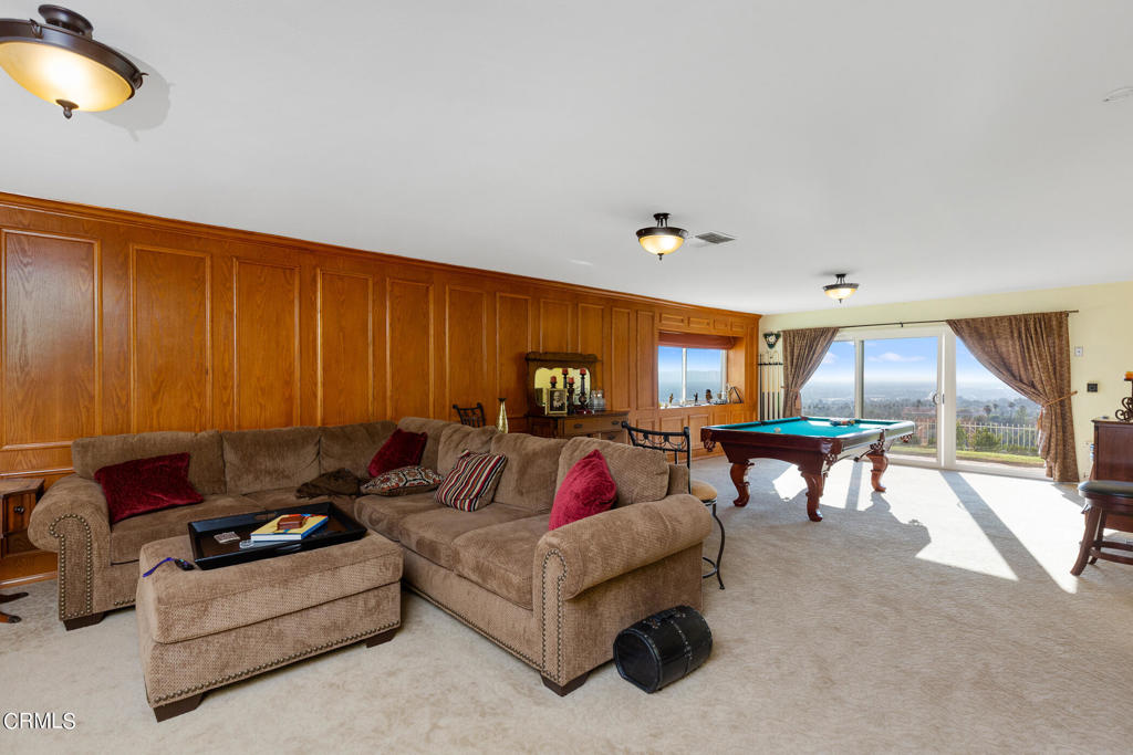 1234 E Tujunga Avenue