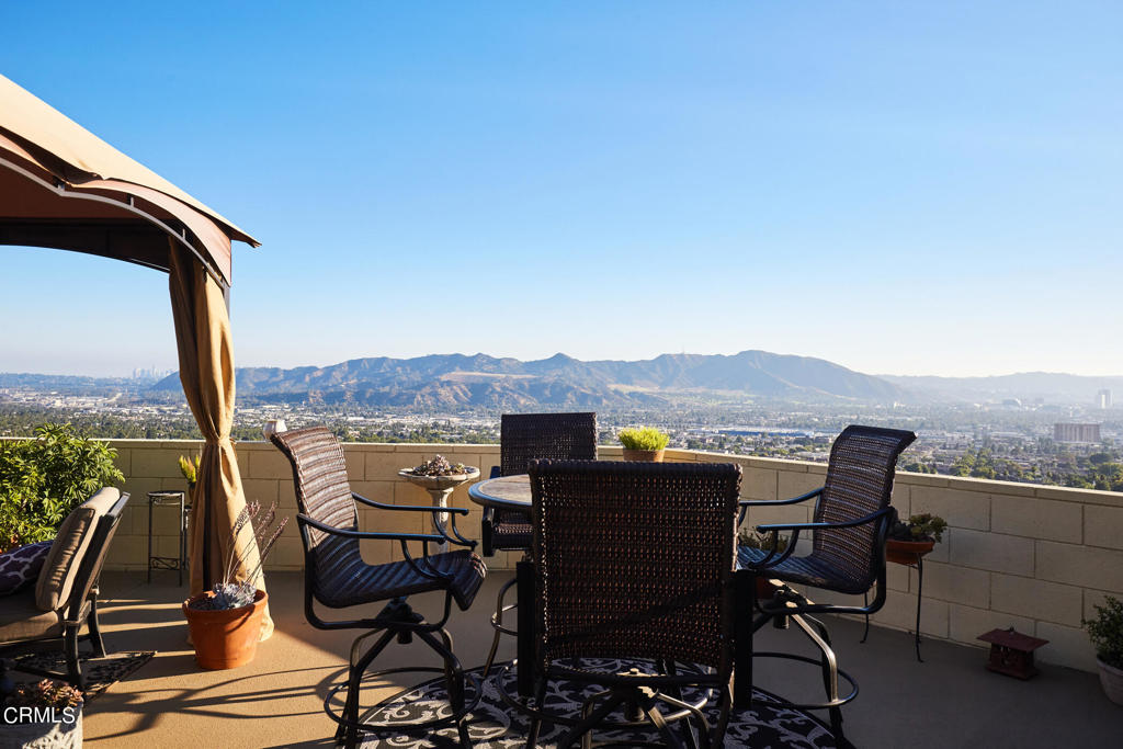 1234 E Tujunga Avenue