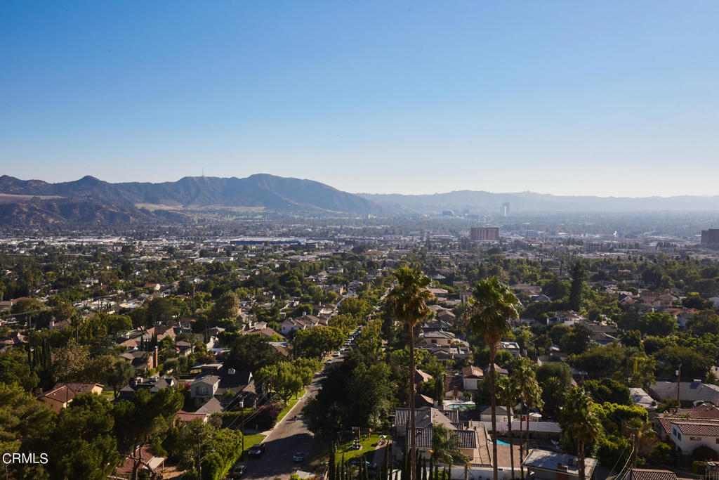 1234 E Tujunga Avenue