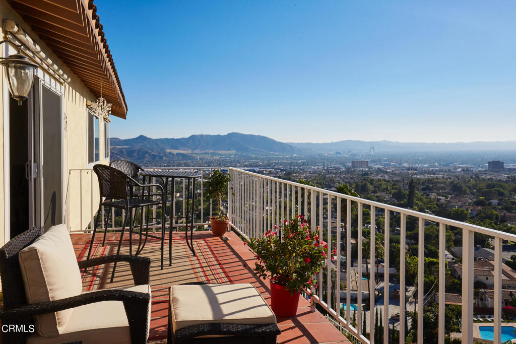 1234 E Tujunga Avenue