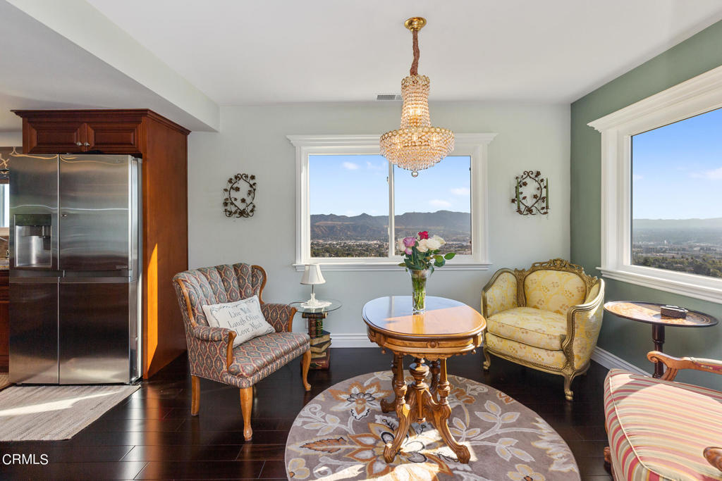 1234 E Tujunga Avenue