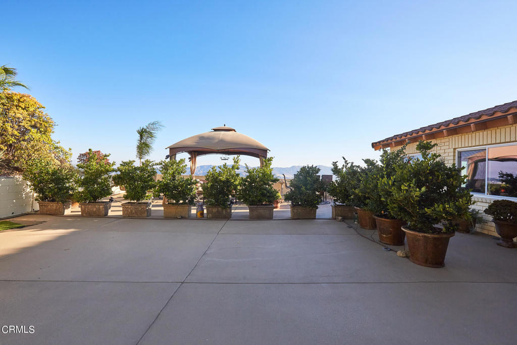 1234 E Tujunga Avenue