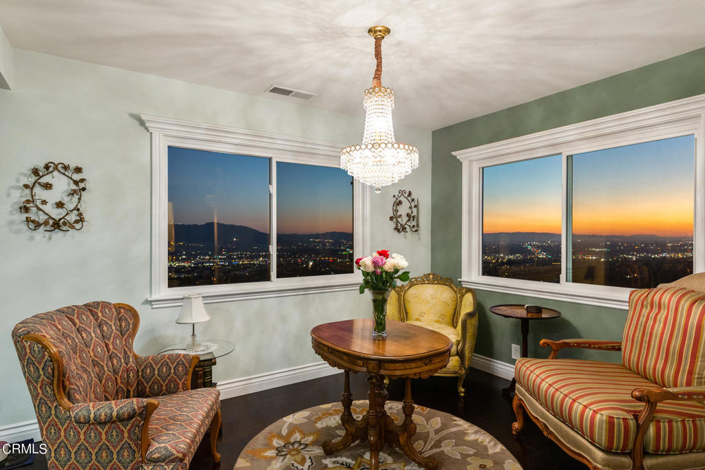 1234 E Tujunga Avenue