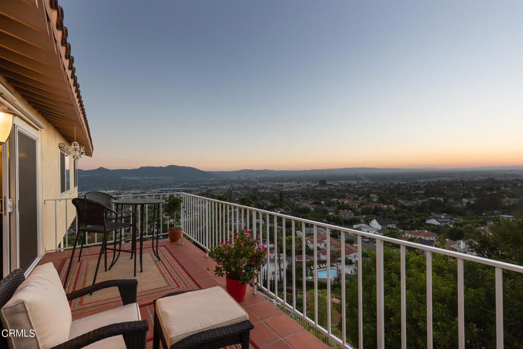 1234 E Tujunga Avenue