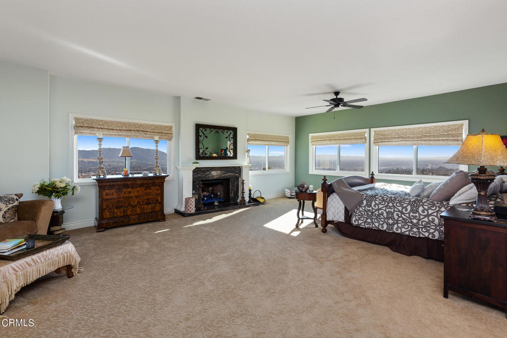 1234 E Tujunga Avenue