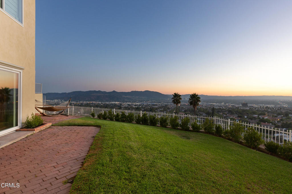 1234 E Tujunga Avenue