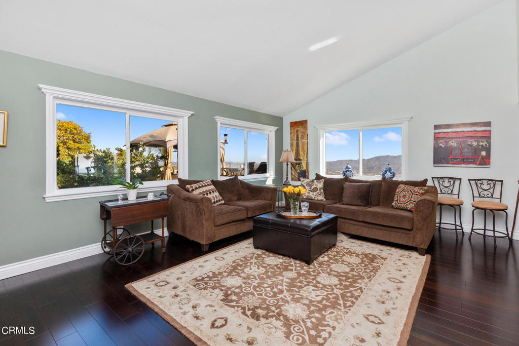 1234 E Tujunga Avenue