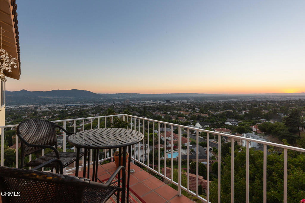 1234 E Tujunga Avenue