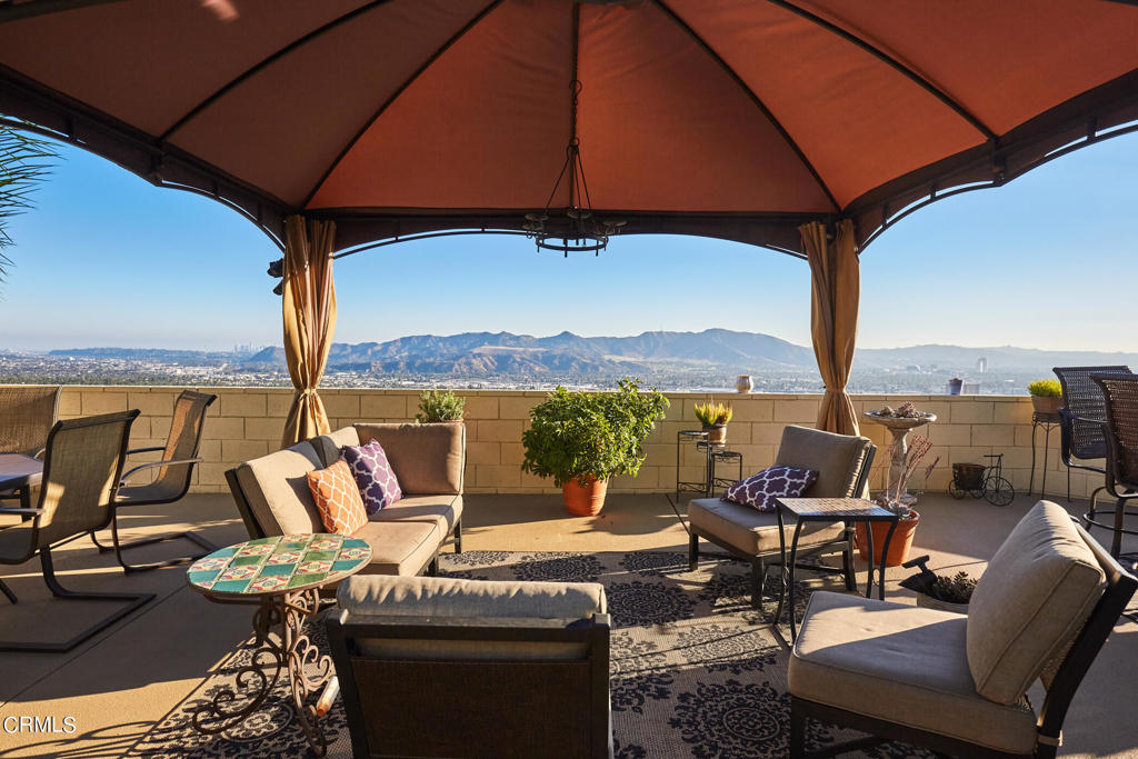 1234 E Tujunga Avenue