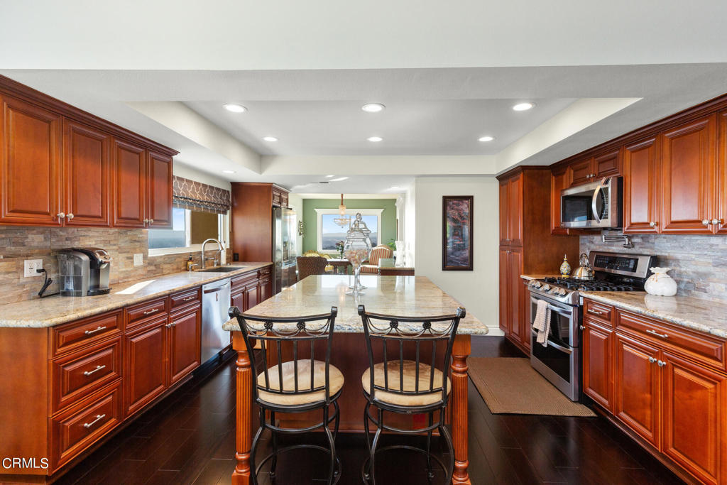 1234 E Tujunga Avenue