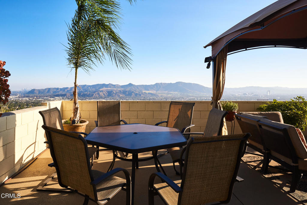 1234 E Tujunga Avenue