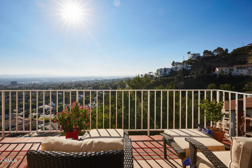 1234 E Tujunga Avenue