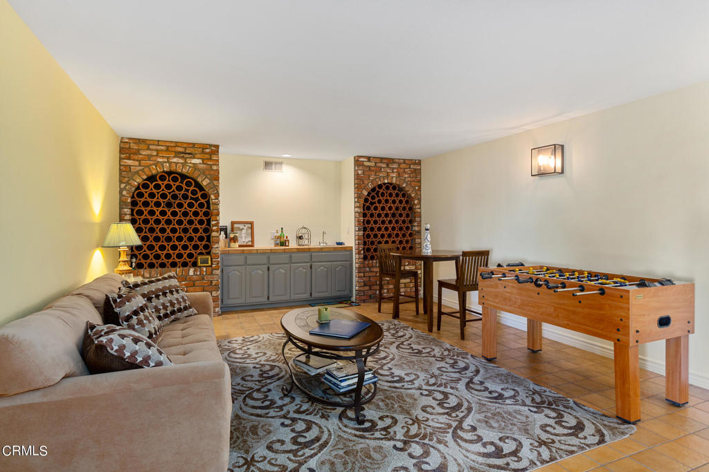 1234 E Tujunga Avenue