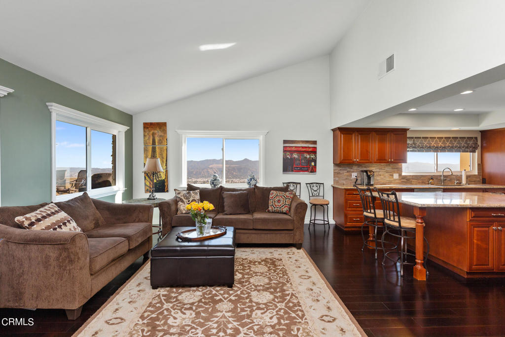 1234 E Tujunga Avenue