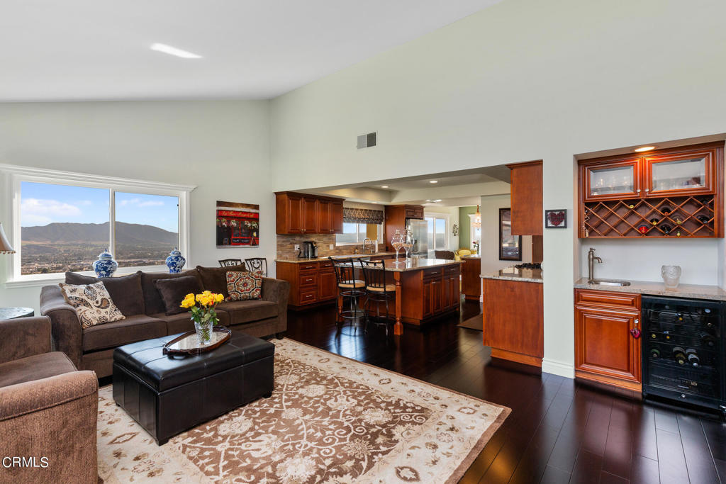 1234 E Tujunga Avenue