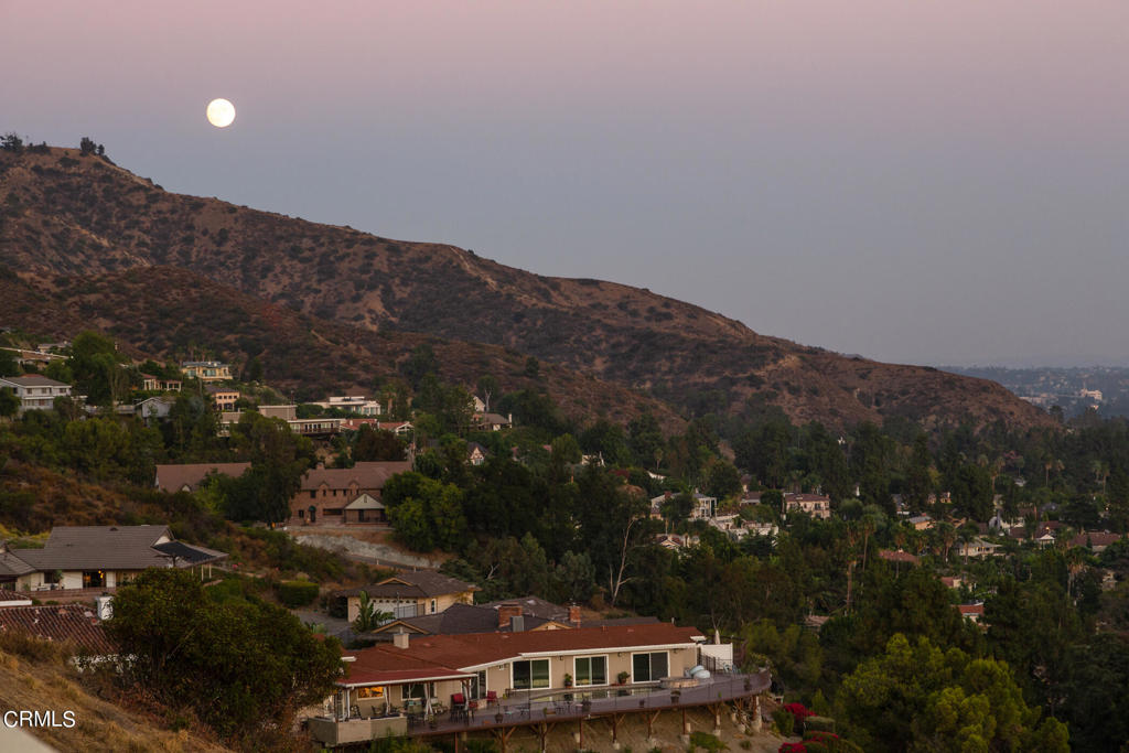 1234 E Tujunga Avenue