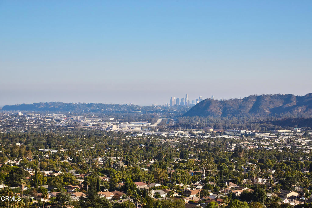 1234 E Tujunga Avenue