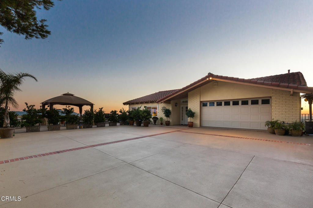 1234 E Tujunga Avenue