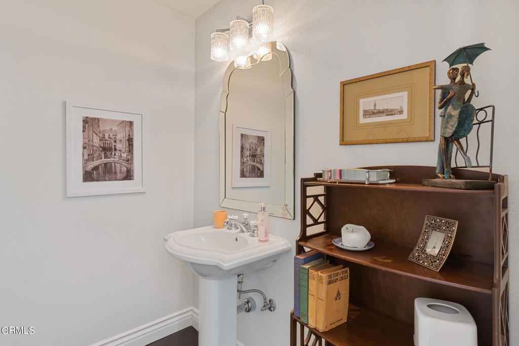 1234 E Tujunga Avenue