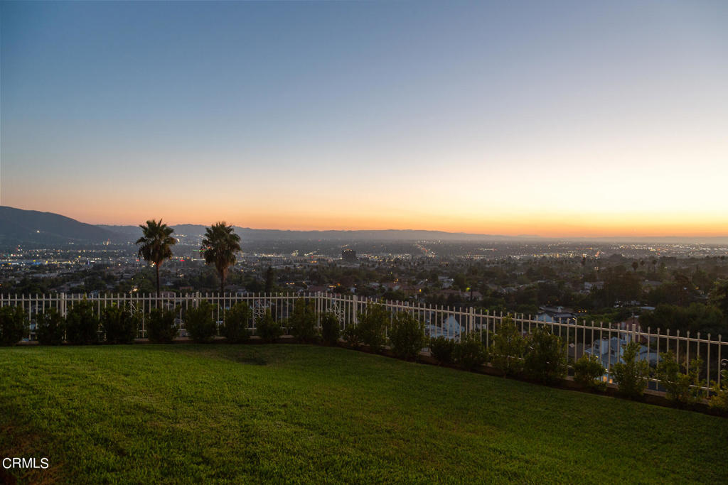 1234 E Tujunga Avenue