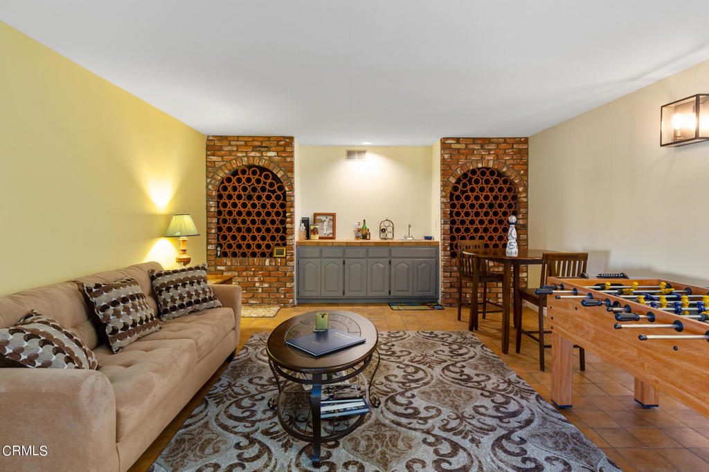 1234 E Tujunga Avenue