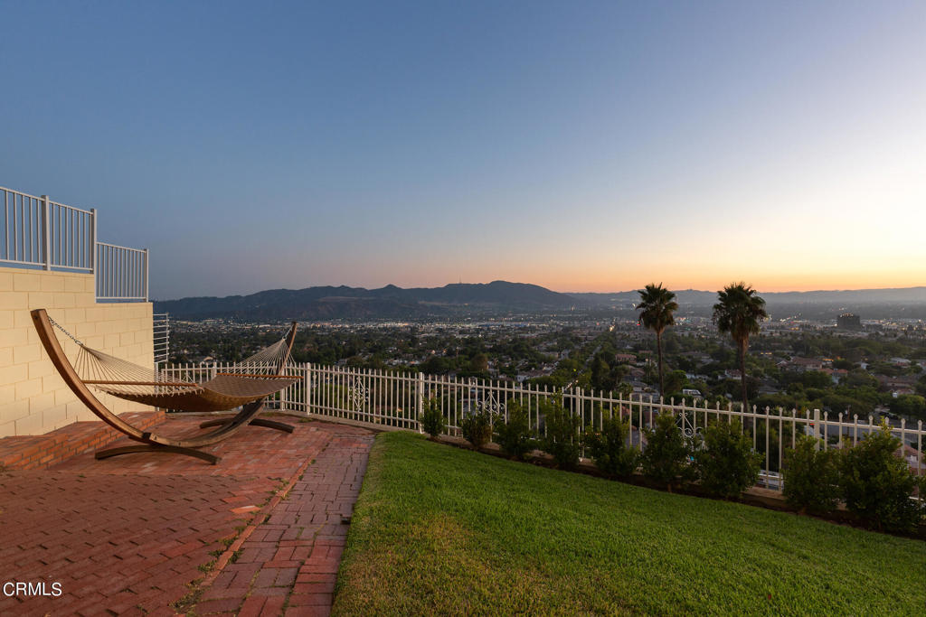 1234 E Tujunga Avenue