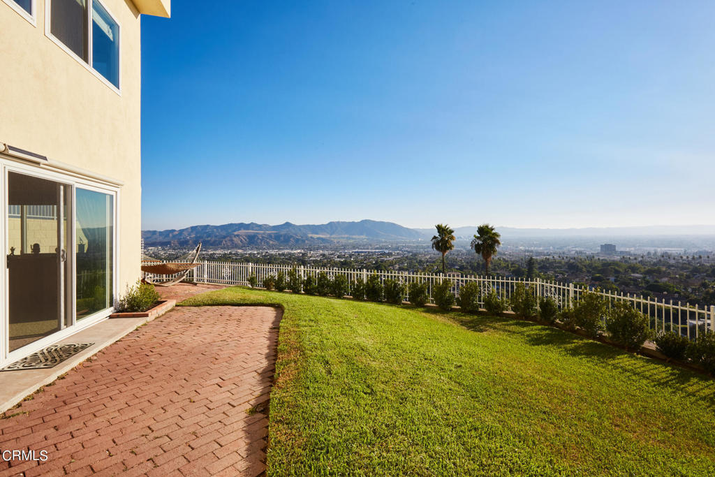 1234 E Tujunga Avenue