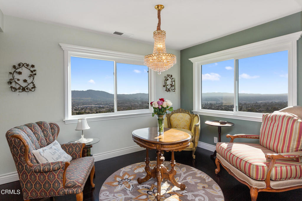 1234 E Tujunga Avenue