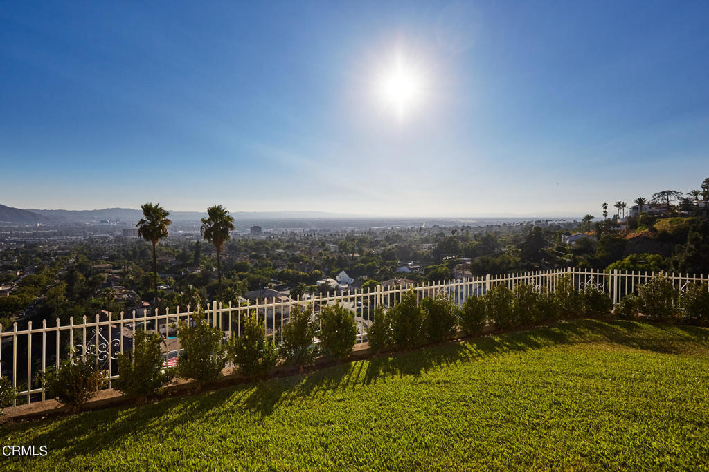 1234 E Tujunga Avenue