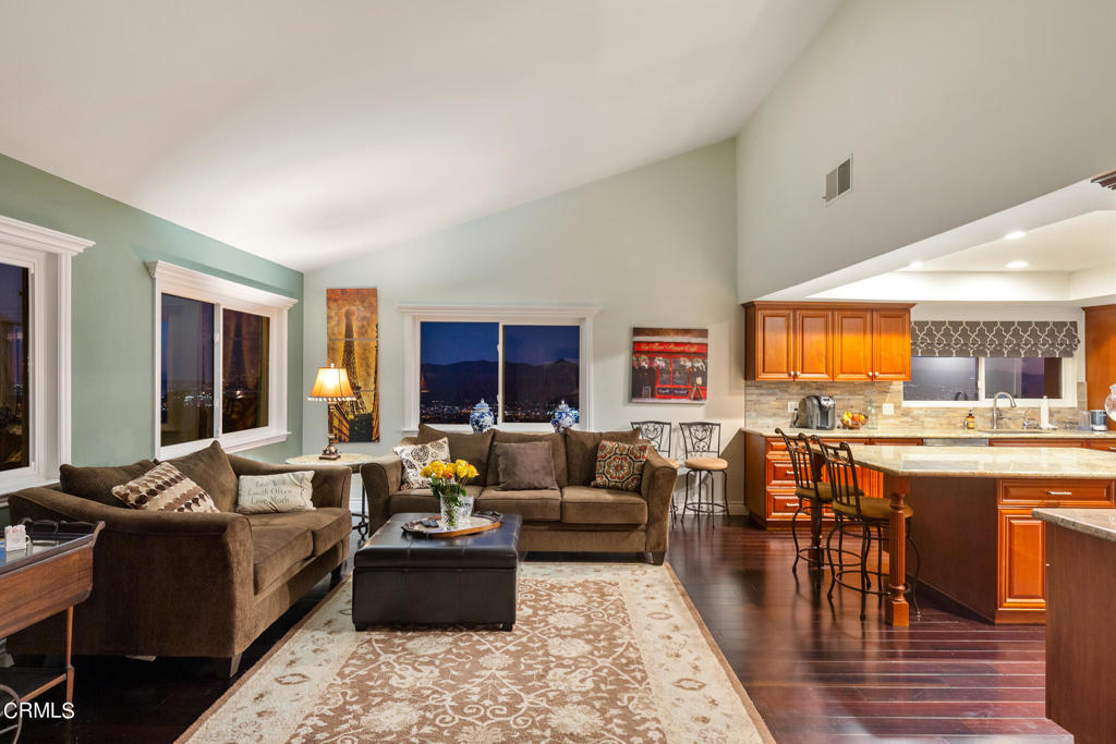 1234 E Tujunga Avenue