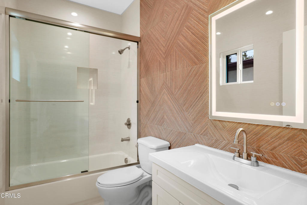 112 N Kenneth Road 201