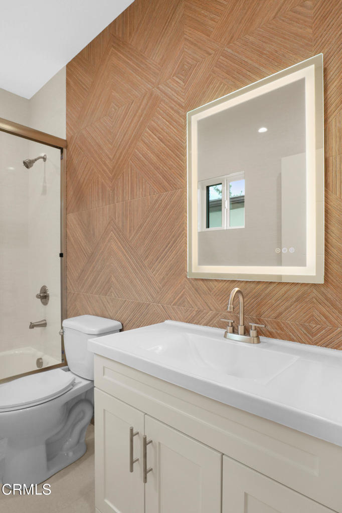 112 N Kenneth Road 201