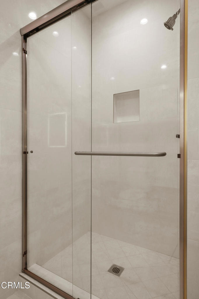 112 N Kenneth Road 201