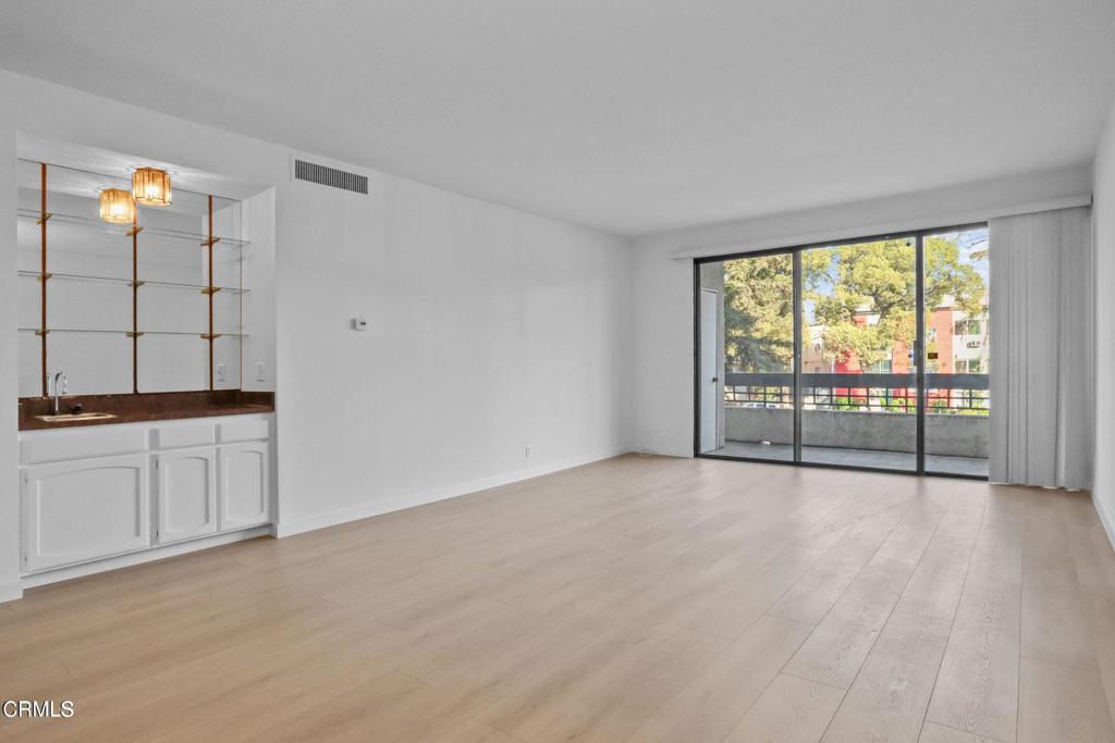 435 La Fayette Park Place 102