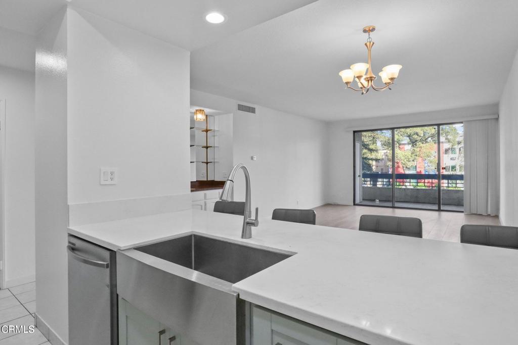 435 La Fayette Park Place 102