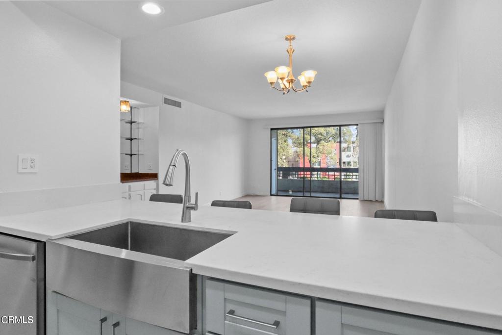 435 La Fayette Park Place 102