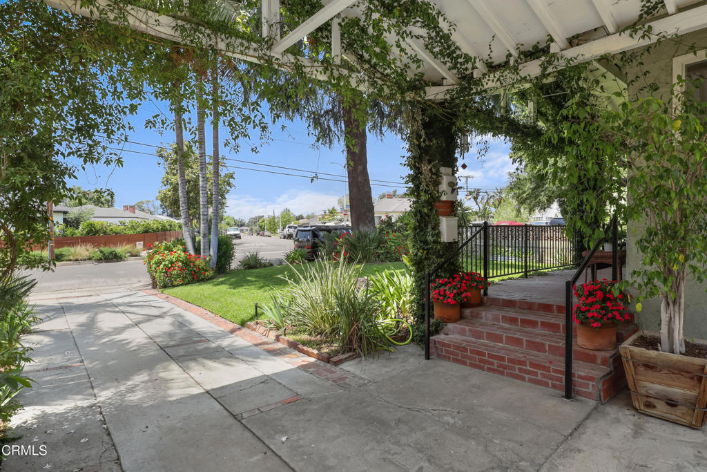 2520 Casitas Avenue