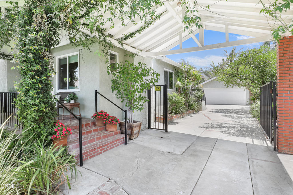 2520 Casitas Avenue