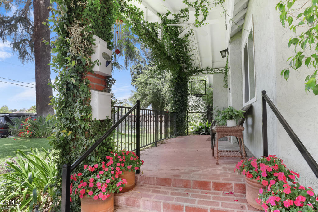2520 Casitas Avenue