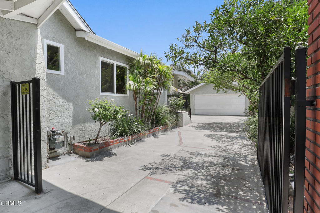 2520 Casitas Avenue