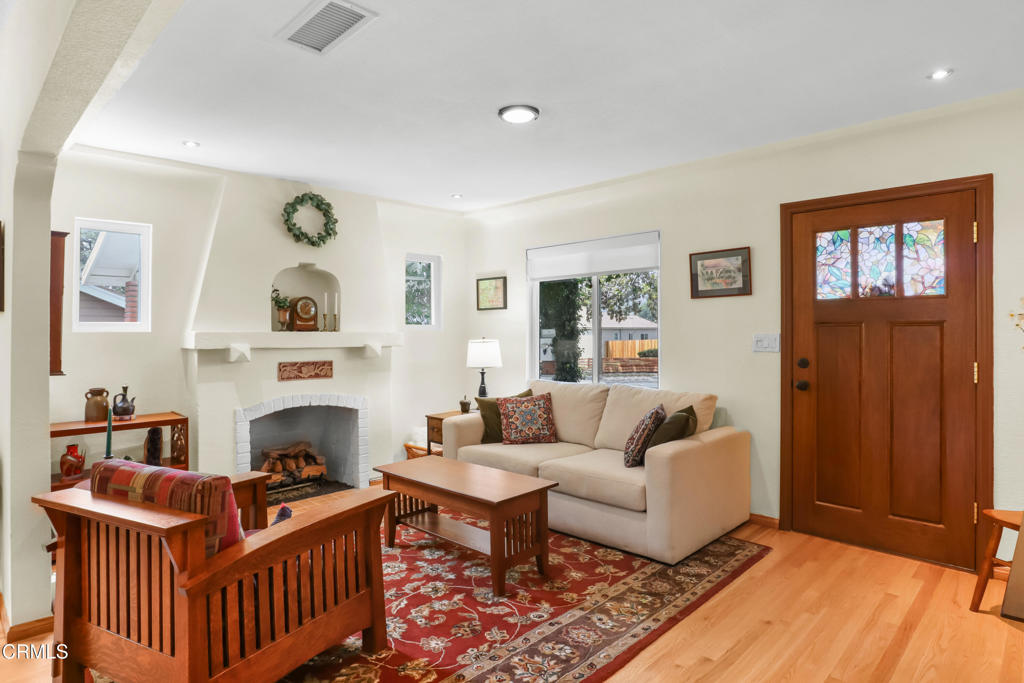 2520 Casitas Avenue